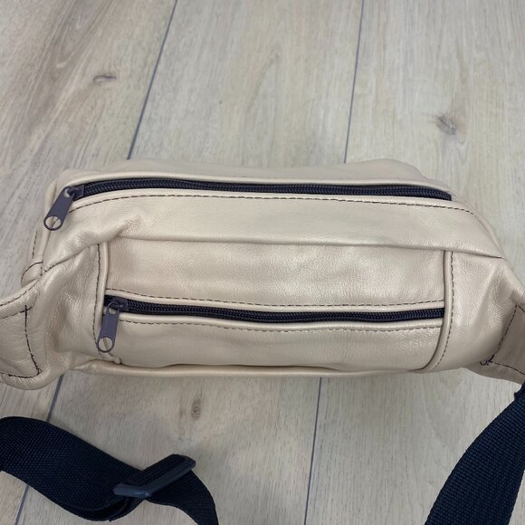 Hand tooled Leather Rose Waist Bag Fanny Pack - Picture 4 of 12